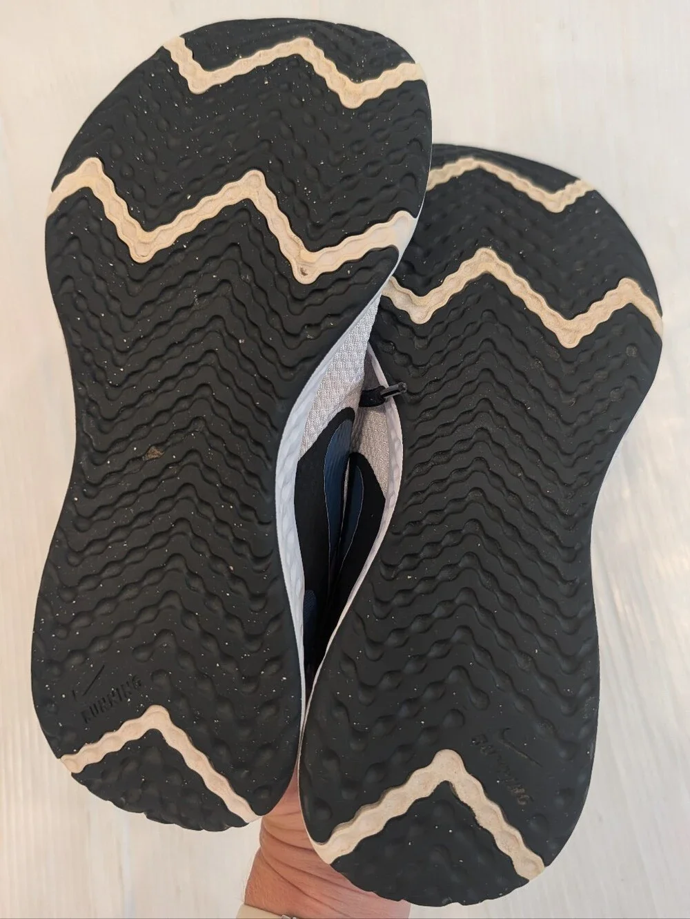 NIKE Revolution 5 Women's White and Black Running Shoes Size 8